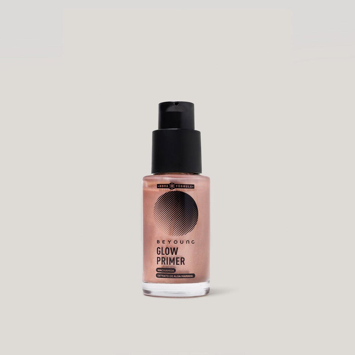 Glow Primer Beyoung em frasco transparente com válvula pump preta, contendo niacinamida e extrato de alga marinha.