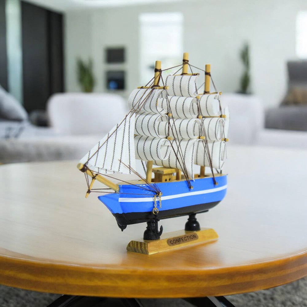 Barco Veleiro de Madeira em Miniatura - 15cm - Decoração VDH04098