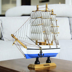 Barco Veleiro de Madeira em Miniatura - 20cm