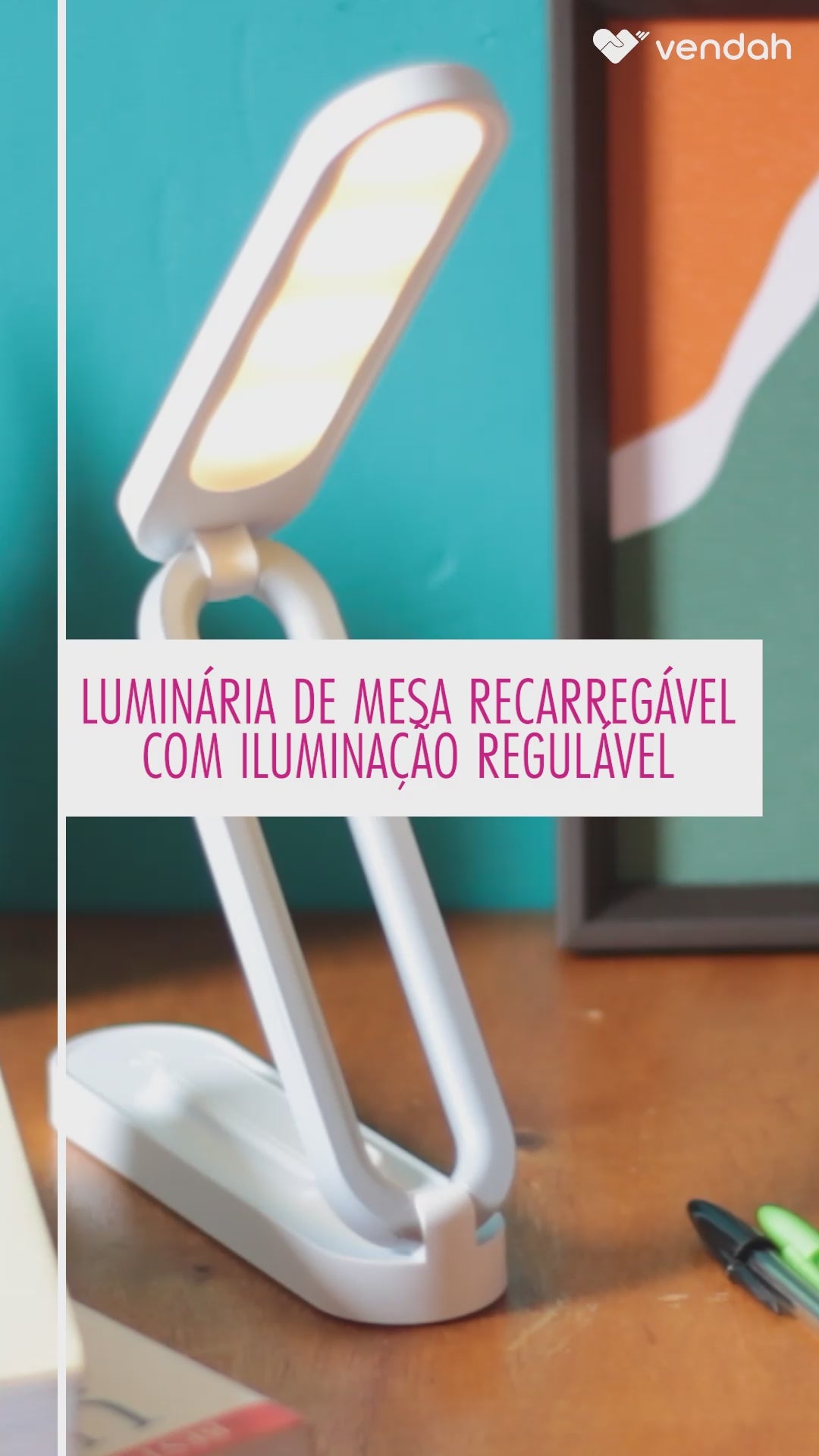 Luminária de Mesa Recarregável com Iluminação Regulável